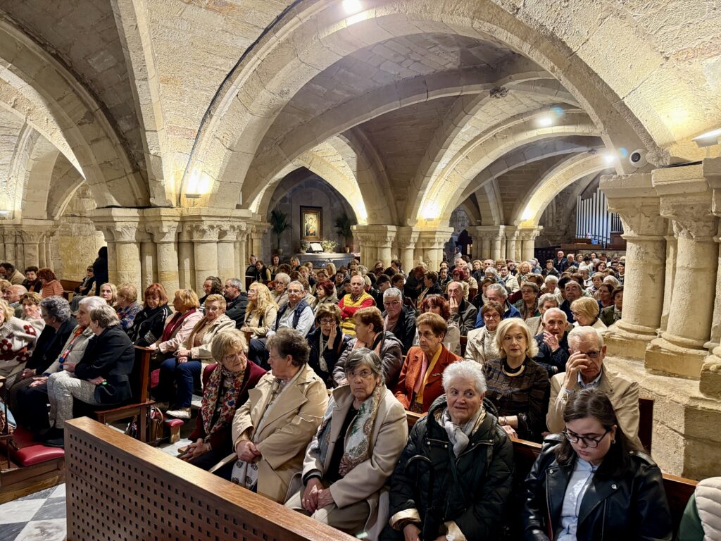 CATÓLICOS EN CANTABRIA – Cientos de fieles del arciprestazgo de Nª Sra. del Soto y Valvanuz peregrinan hasta la catedral de Santander