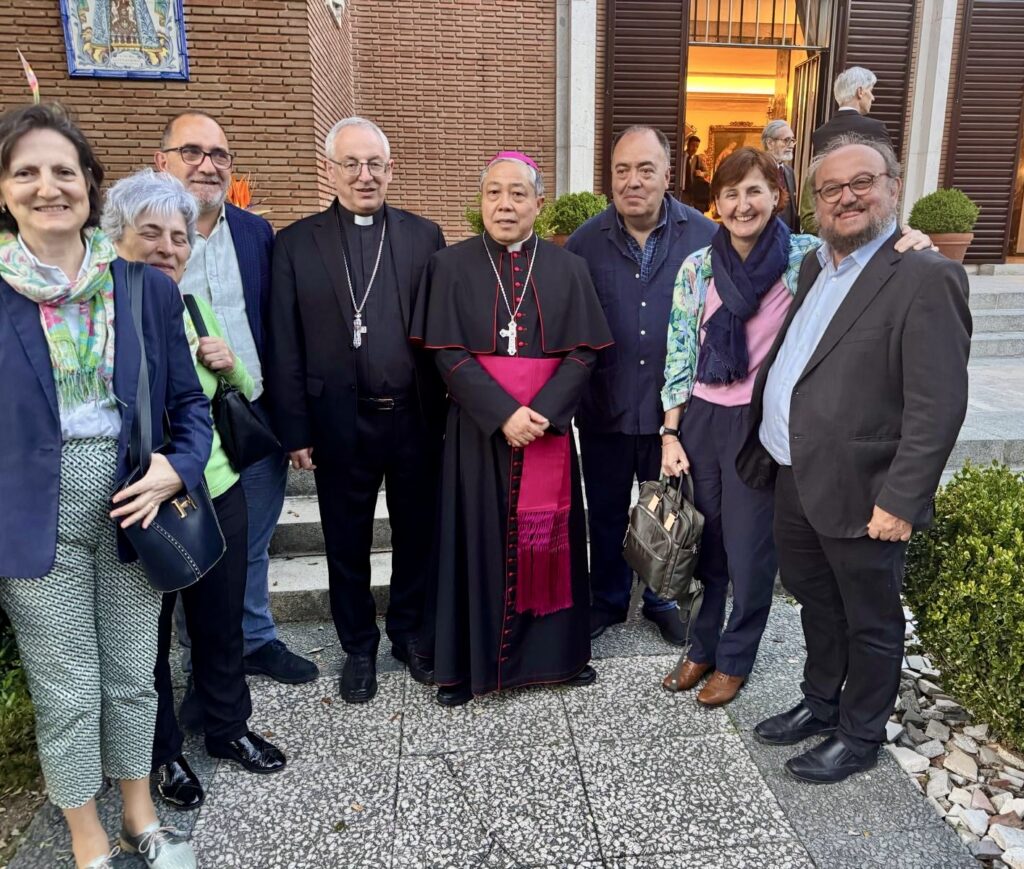 CATÓLICOS DE LUGO – Despedida de Mons. Bernardito Auza en la nunciatura