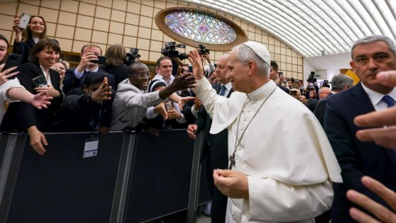 CATÓLICOS EN SEVILLA – León XIV estrena pontificado pidiendo a los periodistas “un tipo de comunicación diferente”