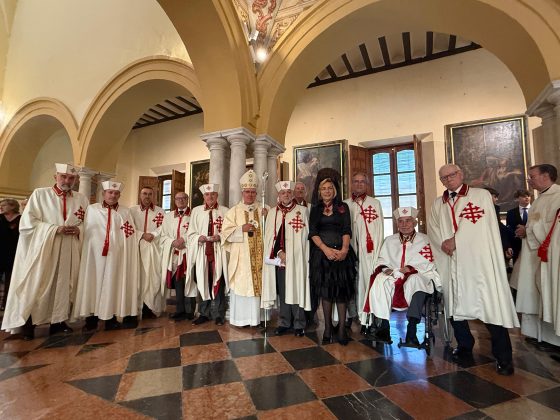 CATÓLICOS EN SEVILLA – El arzobispo presidió el acto de cruzamiento de nuevos caballeros y damas de la Orden de San Clemente y San Fernando