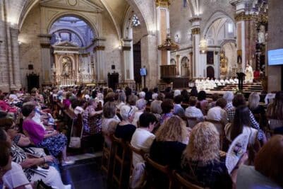 CATÓLICOS EN VALENCIA – Misa de final de curso de la asociación de amas de casa “Tyrius”, presidida por el Arzobispo