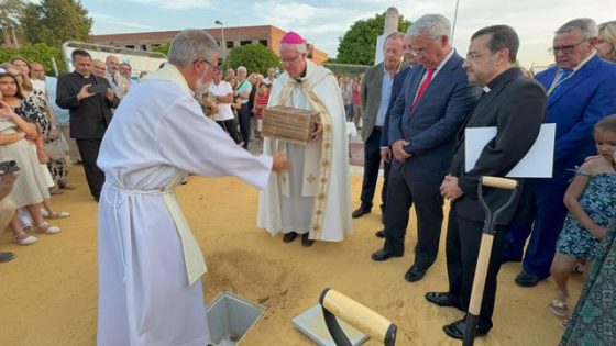 CATÓLICOS EN SEVILLA – La Parroquia San José de Dos Hermanas acogió el acto de bendición y colocación de la primera piedra del complejo parroquial