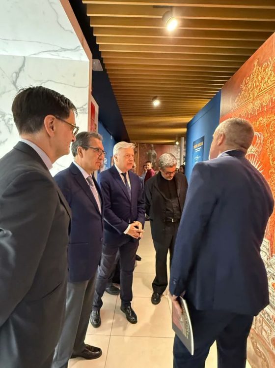 CATÓLICOS EN SEVILLA – Inaugurada la exposición «Solium Argenti. La restauración del altar de plata de la Catedral de Sevilla»