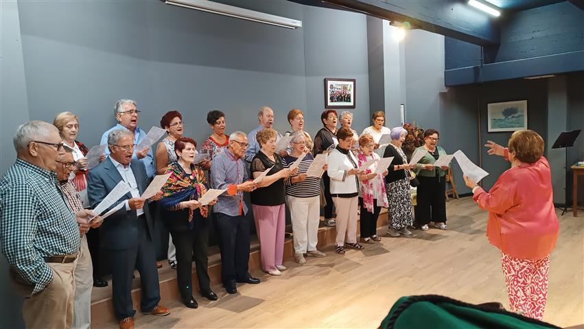 CATÓLICOS EN LA CORUÑA – Festival de Fin de Curso (Coro Parroquial y Cantareiras Vento Mareiro)
