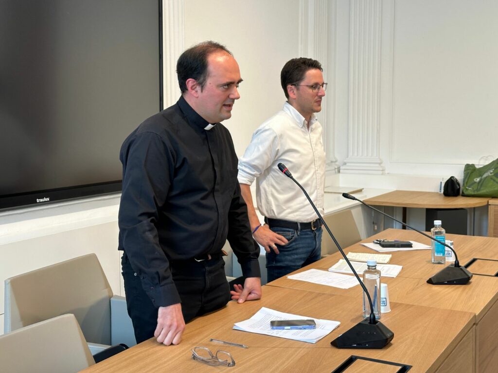 CATÓLICOS EN VALENCIA – «Antiqua et nova»: profesores de la UCV reflexionan sobre la nota vaticana sobre la IA