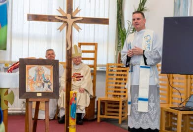 CATÓLICOS EN VALENCIA – Militares españoles en Eslovaquia donan una imagen de la Virgen de los Desamparados a la Base Aérea de Malacky