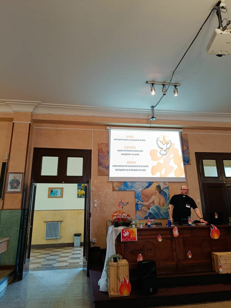CATÓLICOS DE ASTURIAS – La Renovación Carismática celebra su Retiro de Pentecostés en el Seminario
