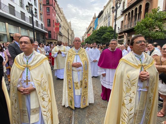 CATÓLICOS EN SEVILLA – Corpus 2025. Dios en la calle