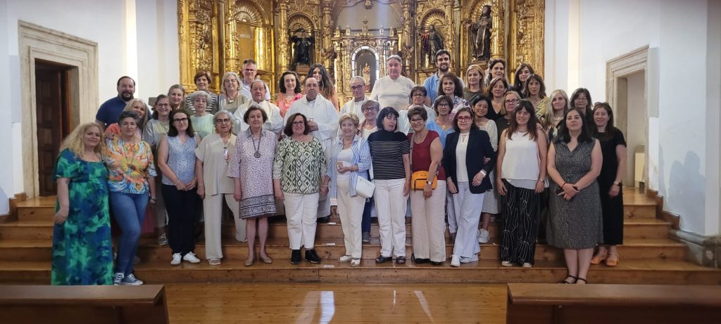 CATÓLICOS EN ÁVILA – Cariñoso homenaje a los profesores de Religión jubilados