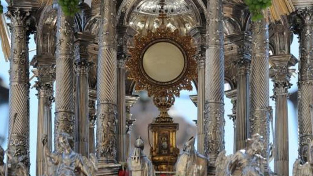 CATÓLICOS EN SEVILLA – Corpus Christi, uno de los «tres jueves que relucen más que el sol»