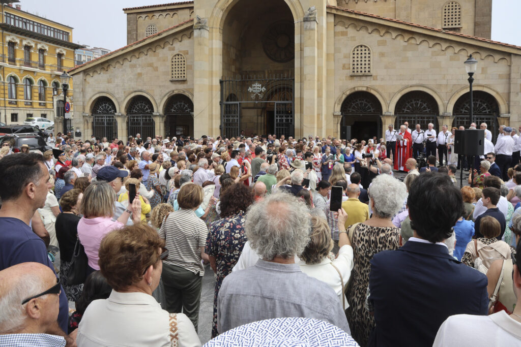 CATÓLICOS DE ASTURIAS – «Bueno es pedir a San Pedro que, en la travesía de la vida, pueda estar acompañándonos»