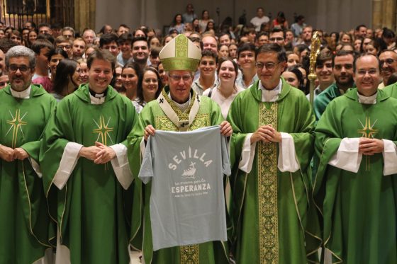CATÓLICOS EN SEVILLA – Mons. Saiz invita a los peregrinos sevillanos a vivir «una experiencia espiritual, eclesial, transformadora»