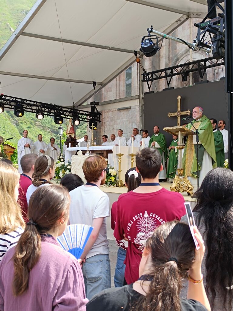CATÓLICOS DE ASTURIAS – Mons. Jesús Sanz: «De esta JEMJ nacerán familias cristianas, vocaciones sacerdotales y a la vida religiosa»