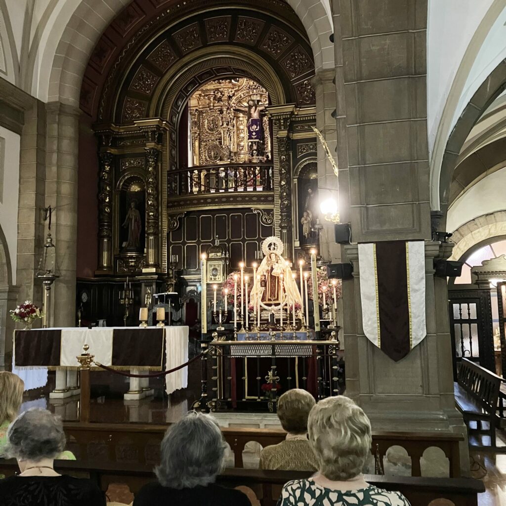 CATÓLICOS DE ASTURIAS – La parroquia de Candás recupera la imposición del escapulario de la Virgen del Carmen