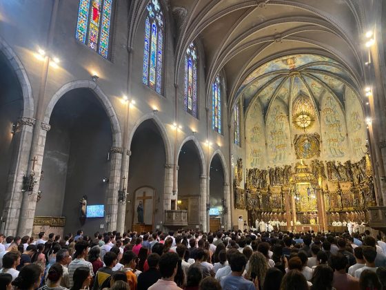 CATÓLICOS EN SEVILLA – Mons. Saiz preside en Tarrasa la misa de los peregrinos sevillanos al Jubileo de los Jóvenes