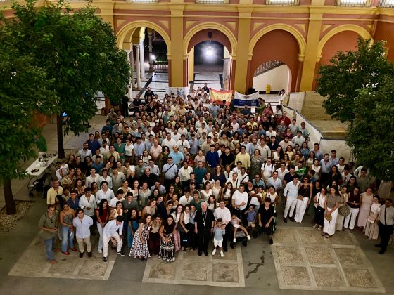 CATÓLICOS EN SEVILLA – Los jóvenes se congregan en la novena a la patrona de Sevilla