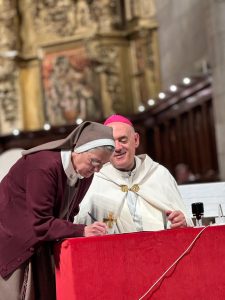 CATÓLICOS EN CANTABRIA – La Diócesis recibe con afecto a las Siervas de los Corazones Traspasados de Jesús y María