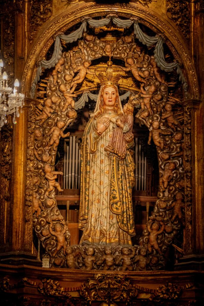CATÓLICOS DE LUGO – El culto a la Virgen de los Ojos Grandes en la Catedral de Lugo