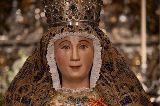 CATÓLICOS EN SEVILLA – Hoy lunes, primer besamanos de la patrona de Sevilla