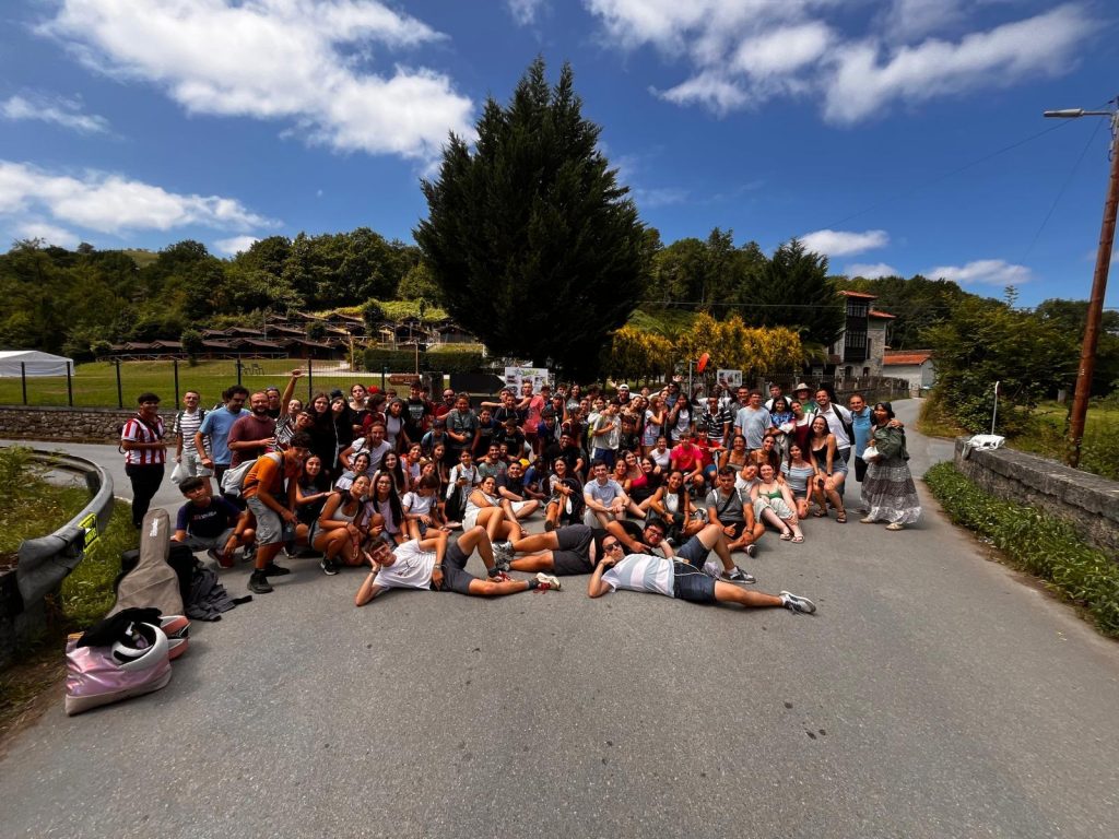 CATÓLICOS EN ÁVILA – Un centenar de jóvenes abulenses peregrinan a Covadonga para ganar el Jubileo y ponerse a los pies de la Santina