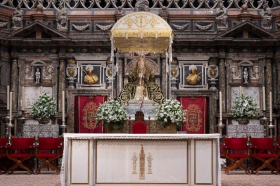 CATÓLICOS EN SEVILLA – 15 de agosto, mañana de devoción y un ritual anclado en la memoria de la ciudad