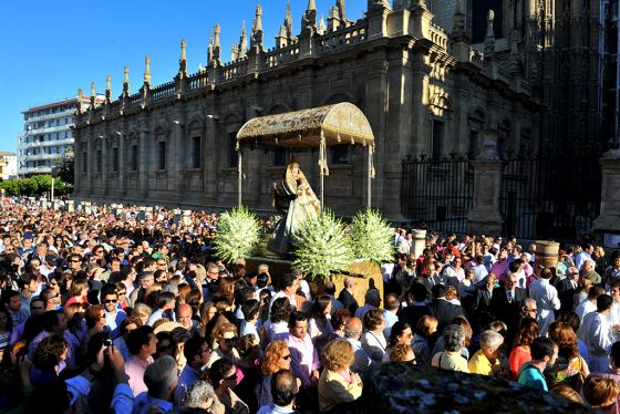 CATÓLICOS EN SEVILLA – 120 años de la asociación de fieles de la patrona