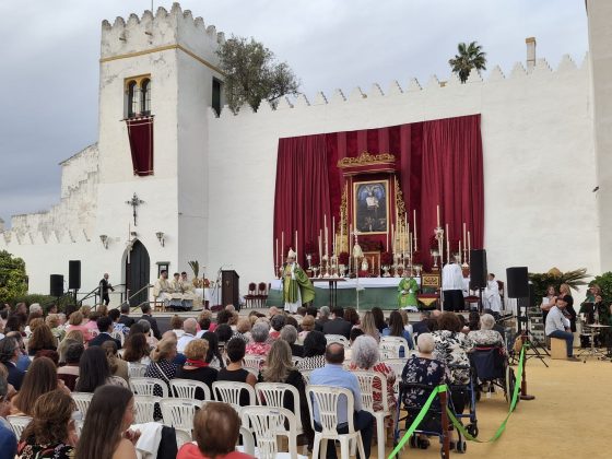 CATÓLICOS EN SEVILLA – Mons. Teodoro León preside la misa por el 425º aniversario del Cristo de Torrijos