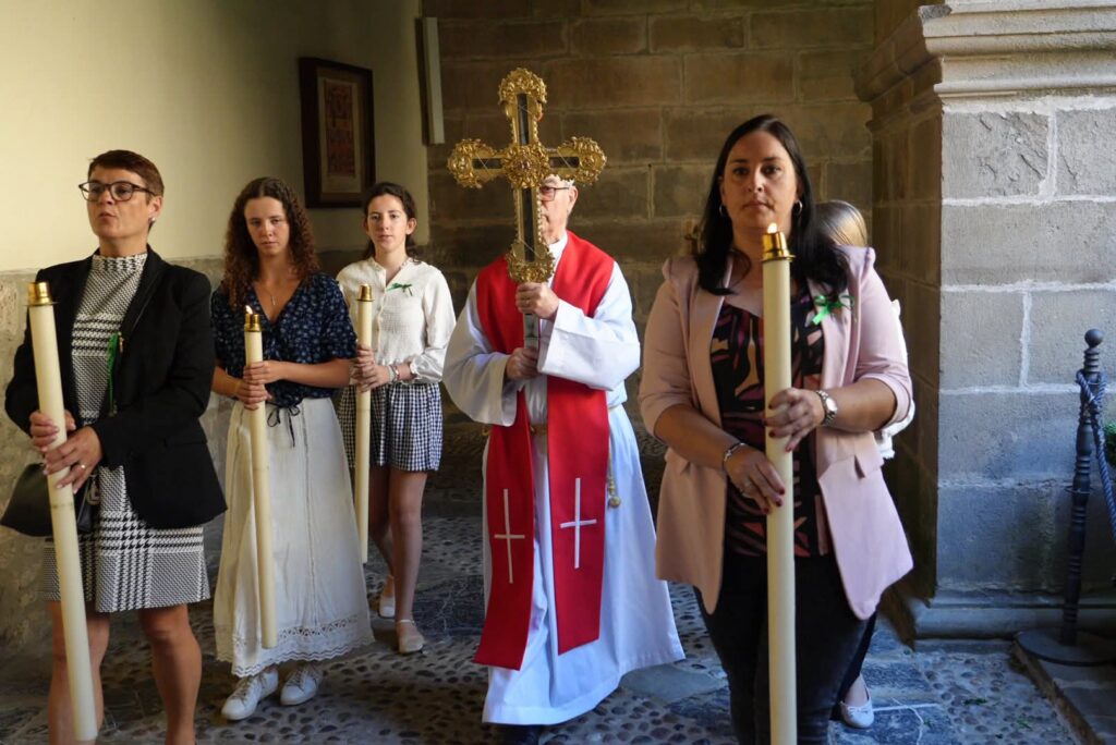 CATÓLICOS EN CANTABRIA – Exaltación de la Santa Cruz – Relevo de la fraternidad franciscana