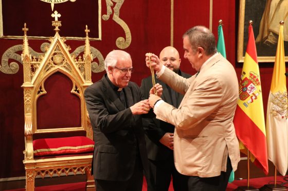 CATÓLICOS EN SEVILLA – Mons Saiz Meneses, hermano mayor honorario de la Hermandad de la Virgen de la Sangre de Huévar del Aljarafe