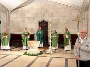 CATÓLICOS EN CANTABRIA – El arciprestazgo de la Santa Cruz celebra el Jubileo de la Esperanza peregrinando hasta la Catedral de Santander
