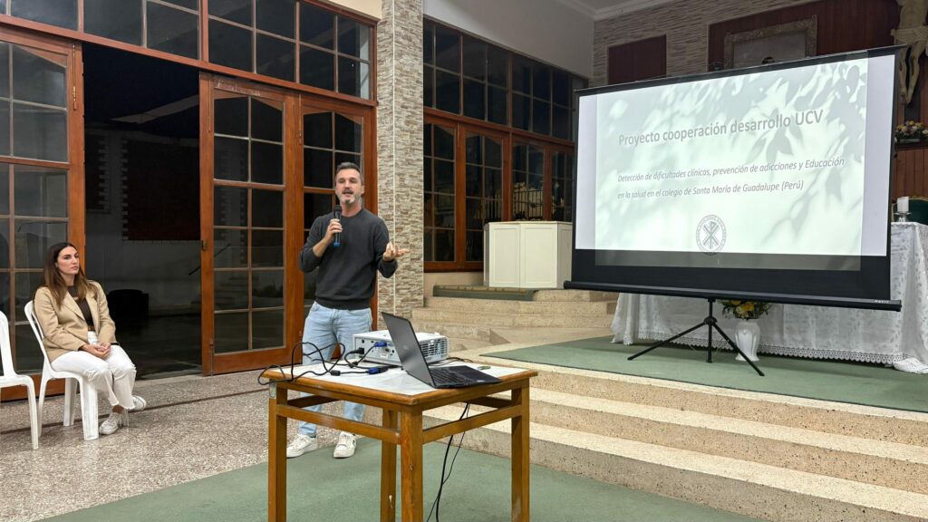 CATÓLICOS EN VALENCIA – Visita de los psicólogos de la UCV en Perú