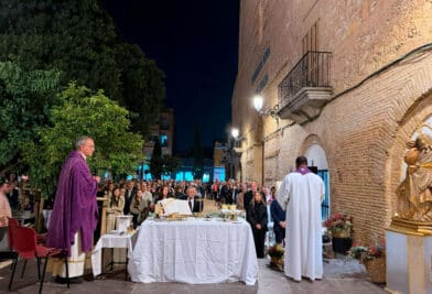 CATÓLICOS EN VALENCIA – Coronas de flores y toques de campanas, misas, rosarios, momentos de silencio y oración, en las parroquias de la DANA