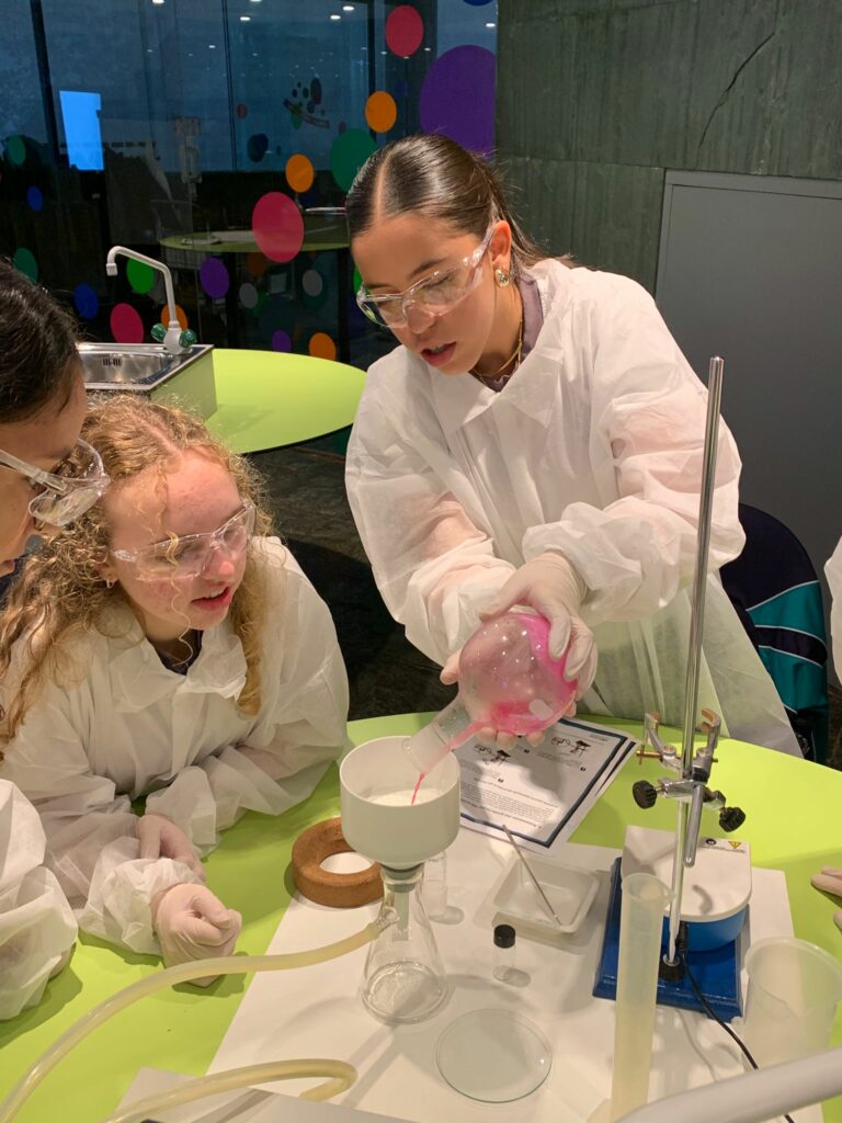 CATÓLICOS DE LUGO – El C. D. María Inmaculada acerca la ciencia a su alumnado