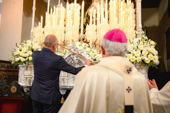CATÓLICOS EN SEVILLA – La Virgen de los Dolores, patrona de Tomares, recibe el título y la vara de alcaldesa perpetua