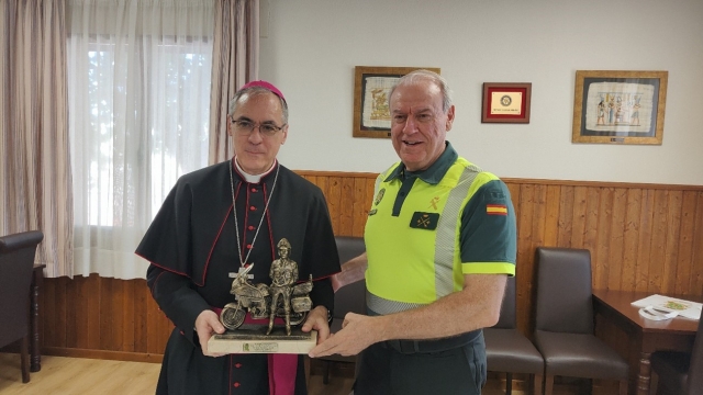 ARZOBISPADO CASTRENSE – El Arzobispo castrense de España realiza una visita pastoral a la Escuela de Tráfico de la Guardia Civil en Mérida