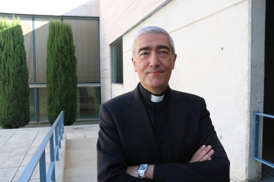 CATÓLICOS EN SEVILLA – Álvaro Román, director de la Cátedra de Mariología: “Al rezar el Rosario le estamos dedicando nuestro tiempo a Dios”   