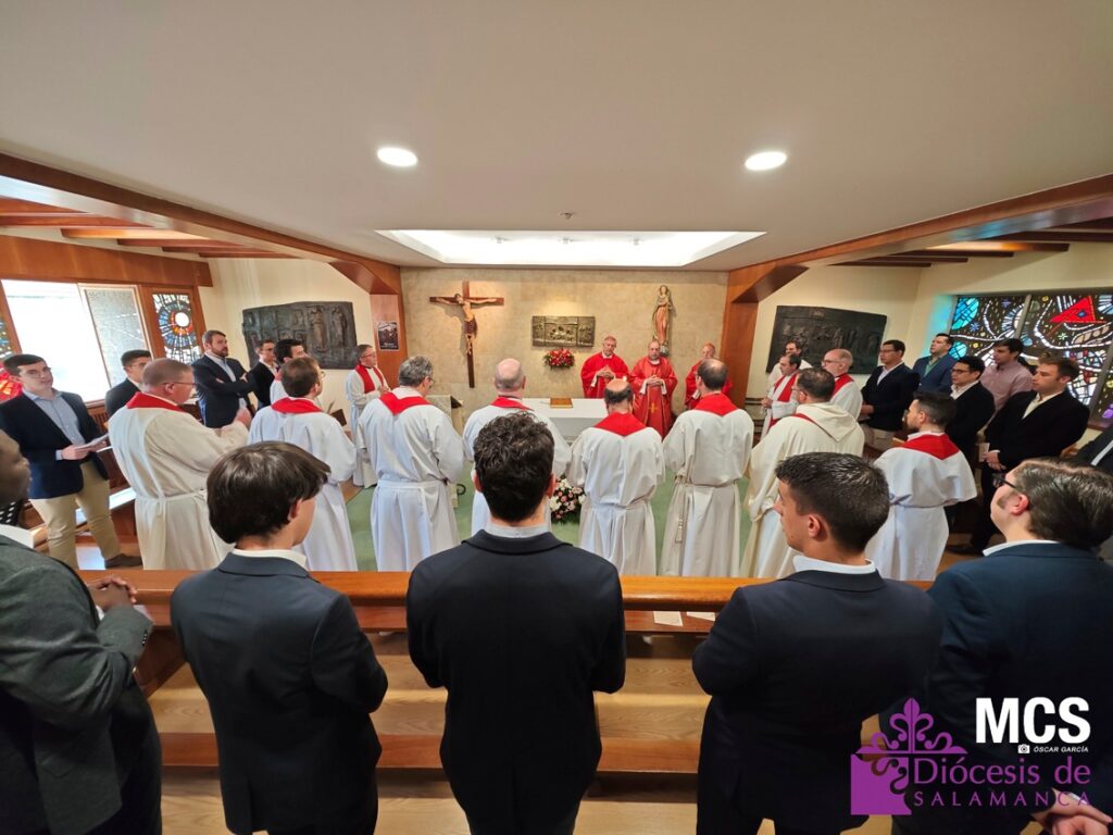 CATÓLICOS EN SALAMANCA – El Teologado de Ávila inaugura el curso 2025-2026 con una eucaristía y un acto académico