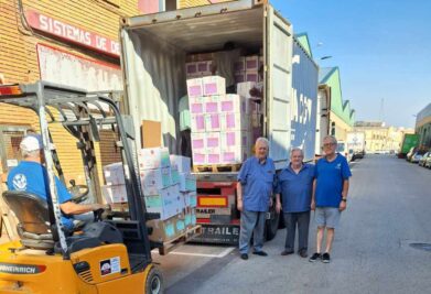 CATÓLICOS EN VALENCIA – La Biblioteca Solidaria Misionera envía un contenedor con más de 36.400 libros a seminarios de Venezuela