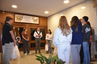 CATÓLICOS EN VALENCIA – Universitarios recorren las calles de Valencia para llevar cenas y compañía a personas sin hogar