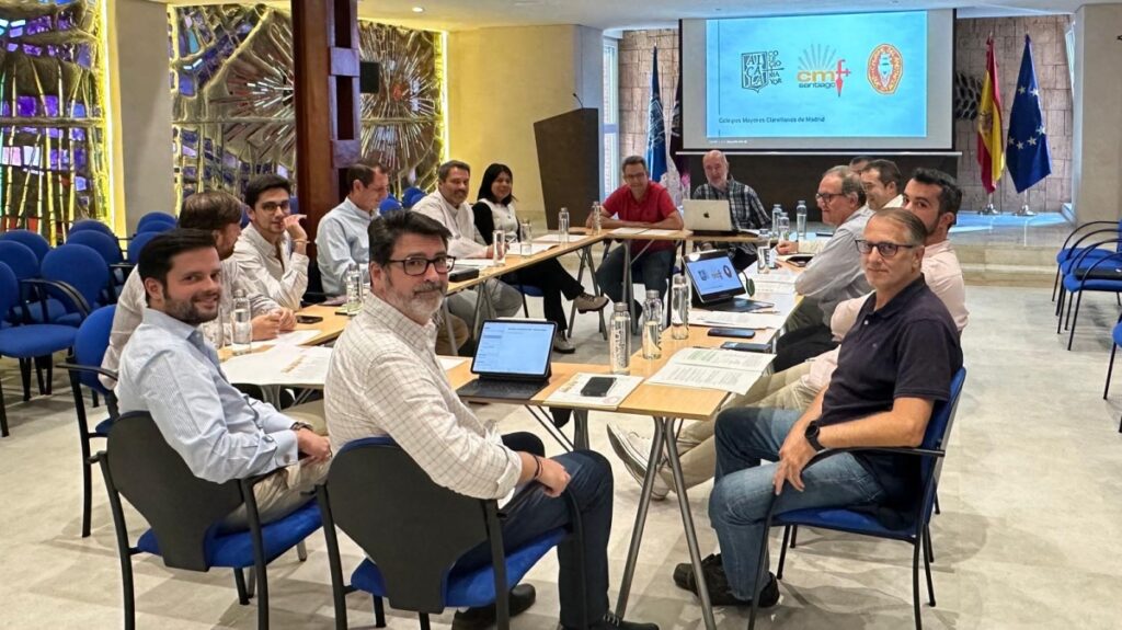CATÓLICOS EN FERROL – Misioneros y laicos consensúan el modo de colaborar y aportar en una única misión