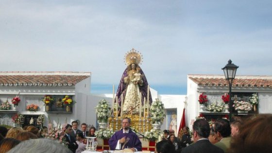 CATÓLICOS EN SEVILLA – Canal Sur retransmite la misa de conmemoración de los fieles difuntos desde el cementerio municipal de Burguillos