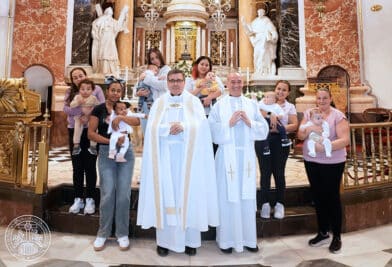 CATÓLICOS EN VALENCIA – Presentación de niños en la Basílica de la Virgen