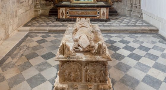 CATÓLICOS EN SEVILLA – ‘De profundis’ una experiencia por los sepulcros de la Catedral
