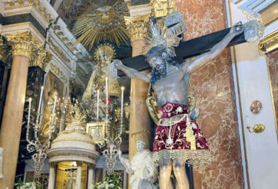 CATÓLICOS EN VALENCIA – La Basílica de la Virgen recibe al Santísimo Cristo de la Fe de Paterna en el centenario de su coronación