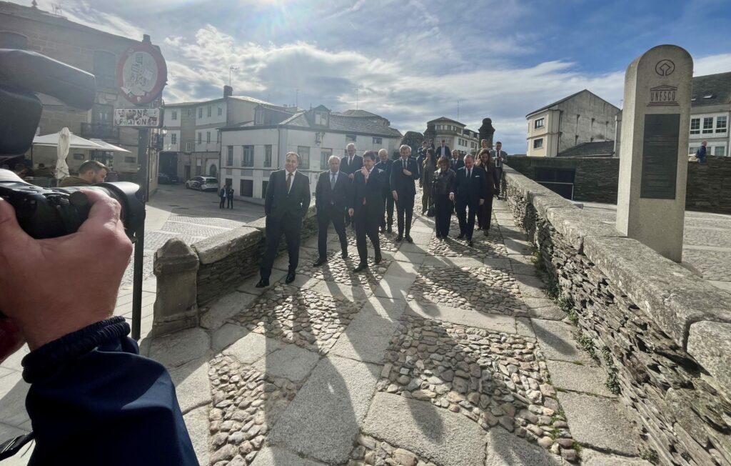 CATÓLICOS DE LUGO – El obispo saluda a los presidentes de Galicia y Castilla y León