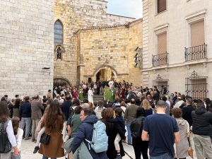 CATÓLICOS EN CANTABRIA – Las familias abarrotan la Catedral de Santander y llenan de esperanza a la diócesis en la celebración de su Jubileo