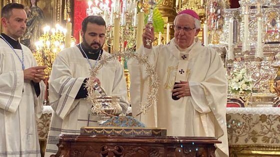 CATÓLICOS EN SEVILLA – Mons. Saiz Meneses en Cantillana: «La Asunción nos recuerda que Dios no abandona su creación»