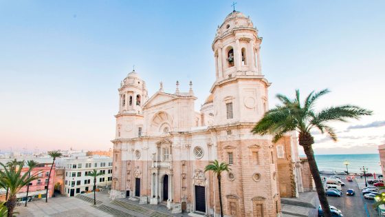 CATÓLICOS EN SEVILLA – Monseñor Valdivia será recibido el sábado en la Catedral de Cádiz