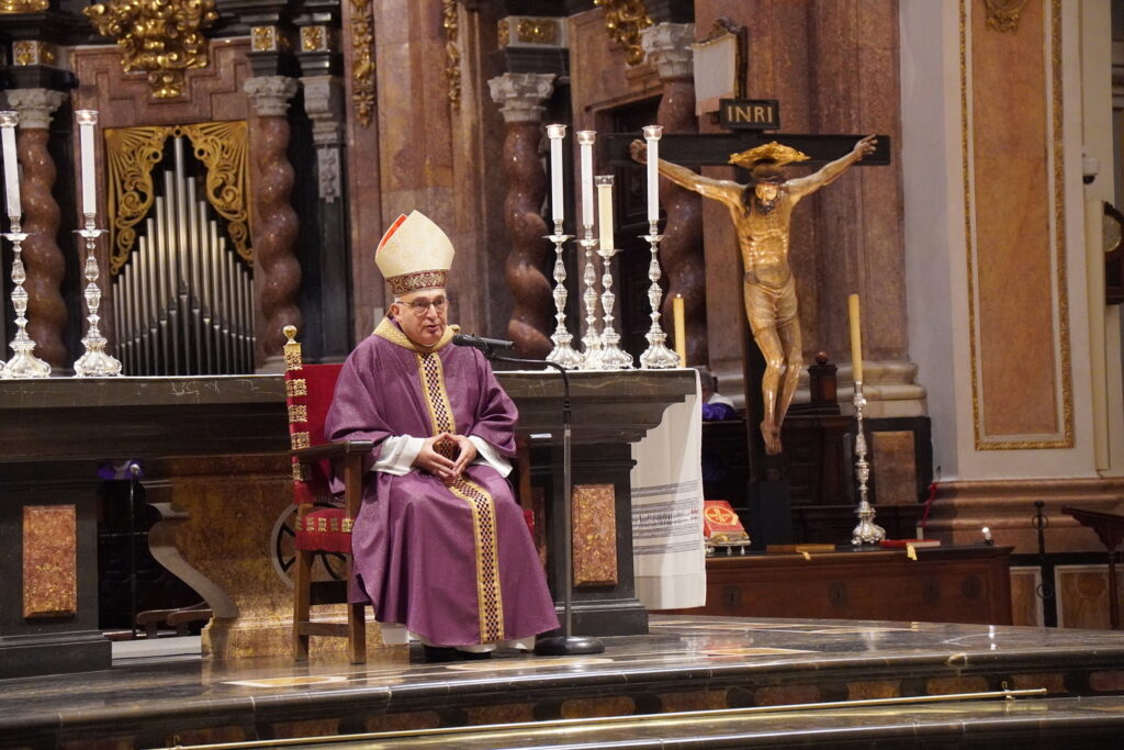 CATÓLICOS EN VALENCIA – Mons. Enrique Benavent: La reflexión teológica necesita responder a «los retos que la Iglesia tiene en el momento actual»