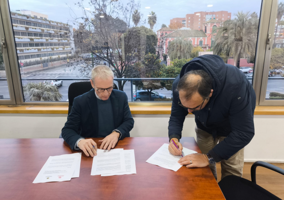 CATÓLICOS EN SEVILLA – Firma de acuerdo entre la Facultad de Teología y Cáritas de Sevilla para la formación en Doctrina Social de la Iglesia